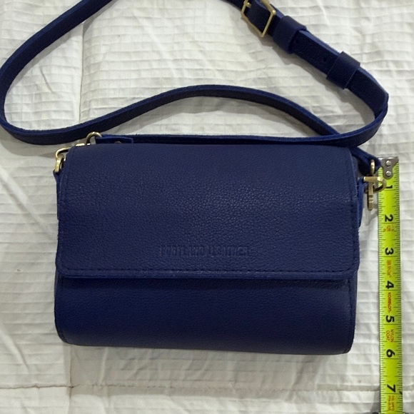 Portland Leather Cobalt Mini Metro Crossbody Bag - Picture 4 of 11